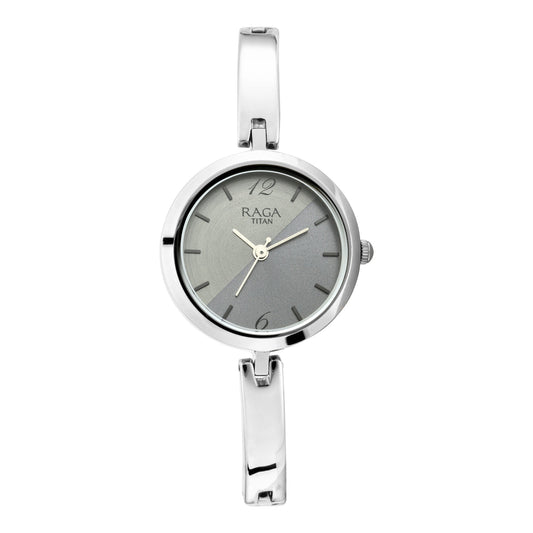 Titan Raga Viva Silver Dial Women Watch With Metal Strap 2606SM05